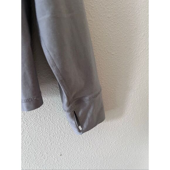 Vuori men's uluwatu water hoodie in color platinum Heather size Medium - Picture 7 of 7